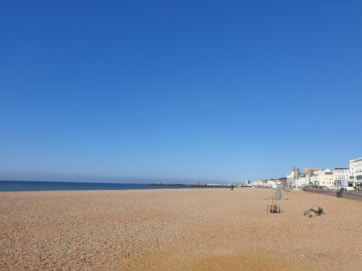 Central Hastings, Stylish-Luxe, Seaside Apartment. エクステリア 写真