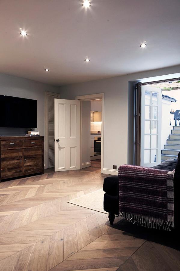 Central Hastings, Stylish-Luxe, Seaside Apartment. エクステリア 写真