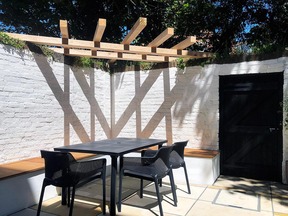 Central Hastings, Stylish-Luxe, Seaside Apartment. エクステリア 写真
