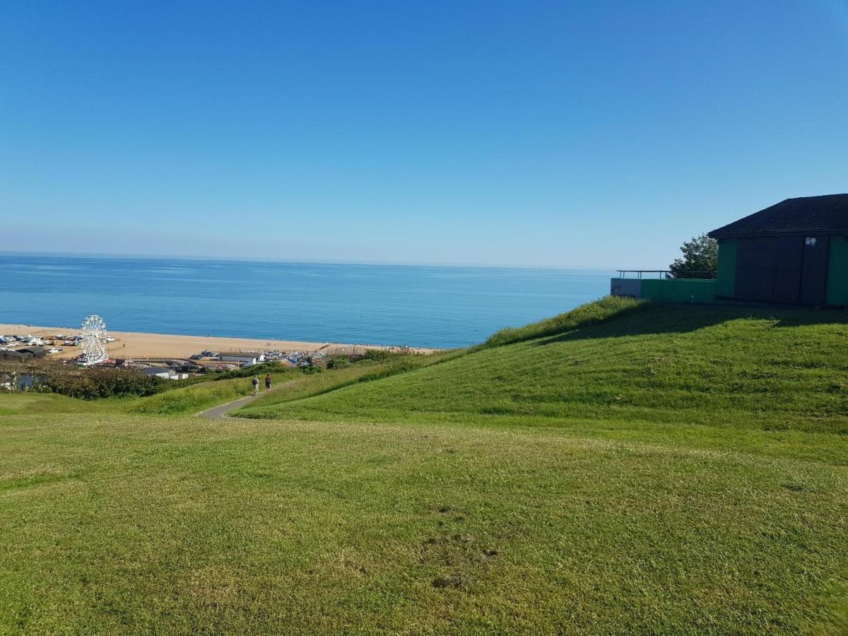Central Hastings, Stylish-Luxe, Seaside Apartment. エクステリア 写真