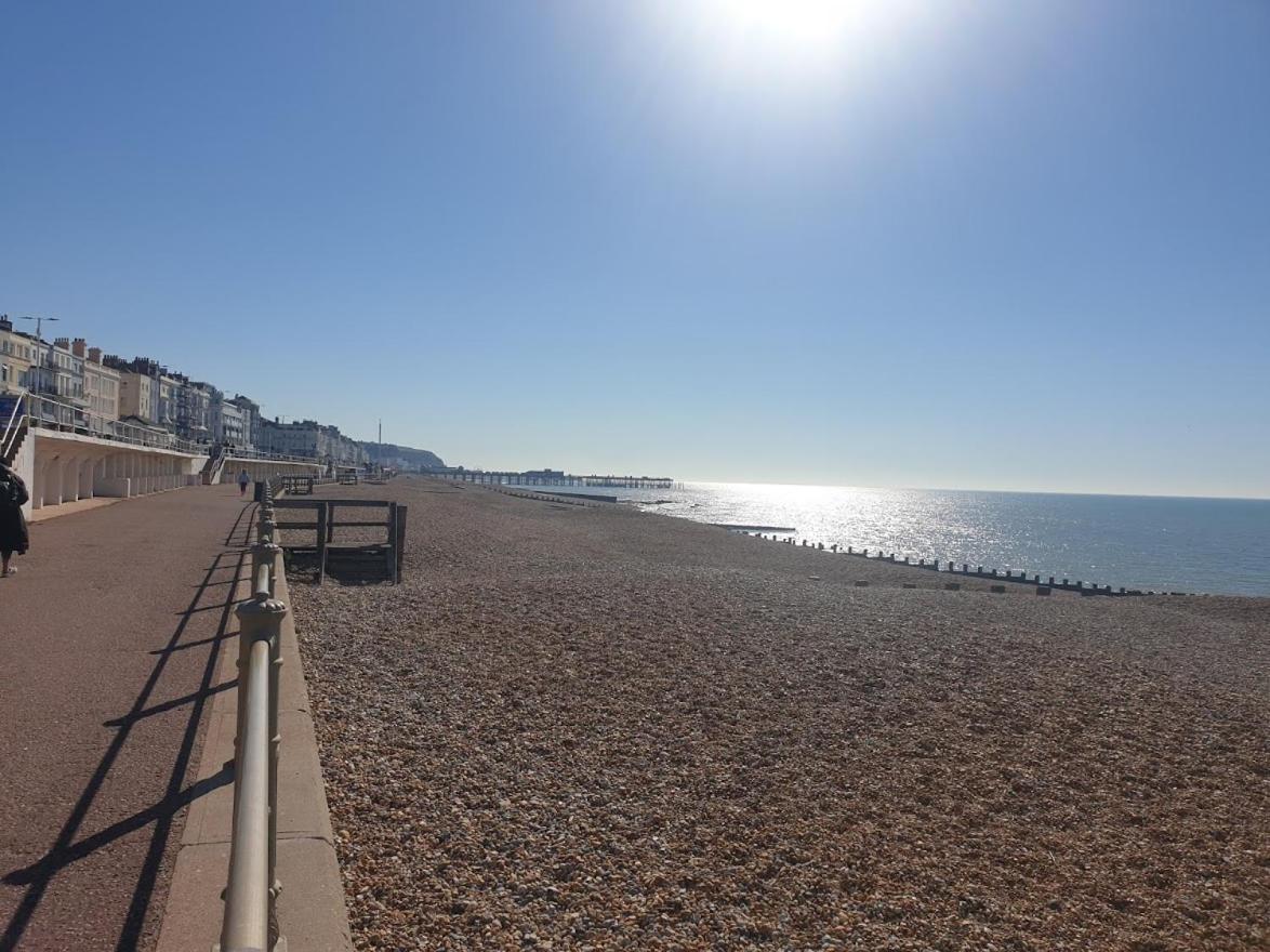 Central Hastings, Stylish-Luxe, Seaside Apartment. エクステリア 写真